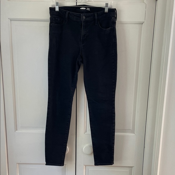 Old Navy Women's Rockstar Super Skinny Black Jeans with Built In Warmth. Size 8. - Picture 1 of 4